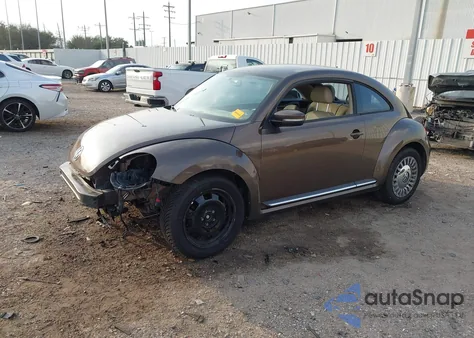 2013 Volkswagen Beetle 2.5L z USA, uszkodzony, nr VIN 3VWJX7AT0DM677373